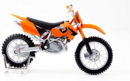 Maisto Fresh Metal 2 Wheelers KTM525SX Motorcycle Die-cast 1:18 Scale stock photo - Happy Clam Gifts